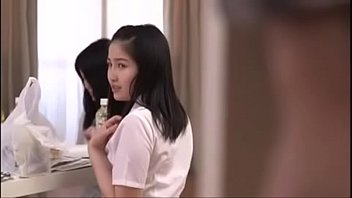 หลุดนักศึกษาสาวไทยหุ่นดีโดนหนุ่มใหญ่กามโตหิ้วมาเย็ดหีในโรงแรมพร้อมกับตั้งกล้องถ่ายคลิป