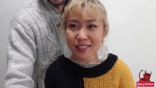 xvideoสาวจีนหน้าบ้านๆตัวเล็กกำลังดีไลฟ์สดแก้ผ้าเย็ดกับแฟนหนุ่มเล่นท่าพิสดารโชว์สะด้วย